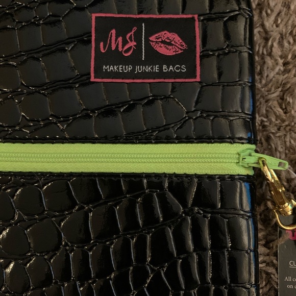 Small Makeup Junkie Bag - Picture 2 of 7